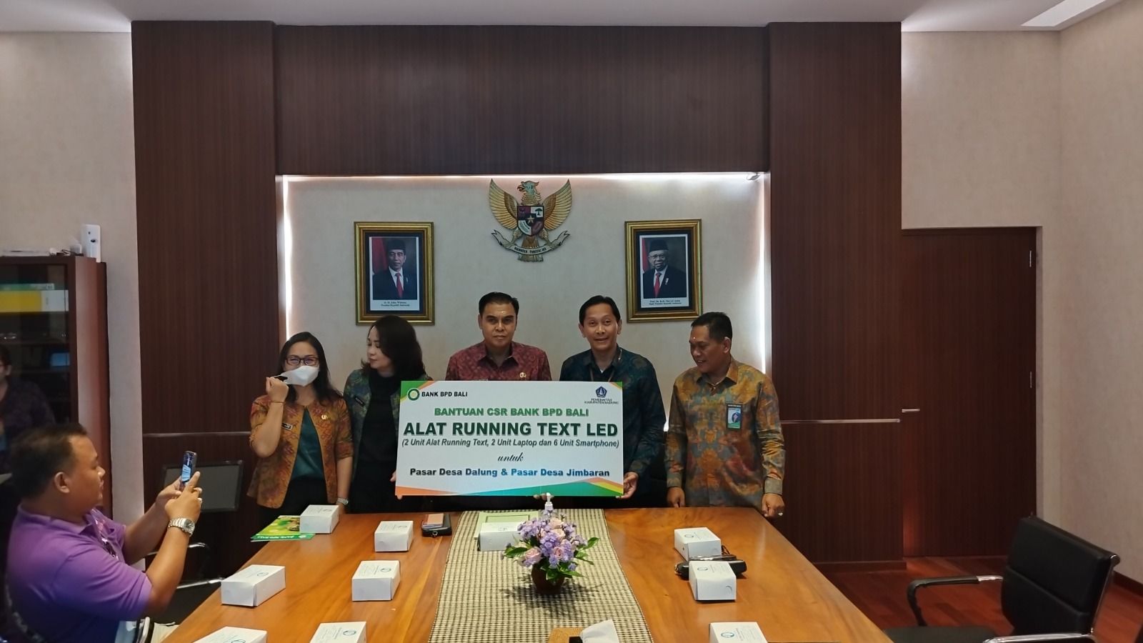 podiumnews.com-Badung Terima Bantuan Dua Running Text dari BPD Bali